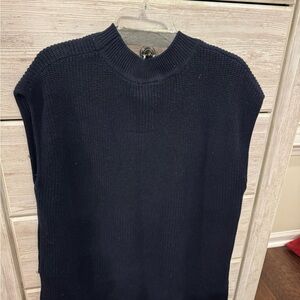 Women's Black Sleeveless Knit Top